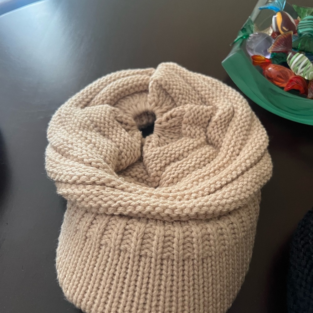 CC knit hat with pony tail hole